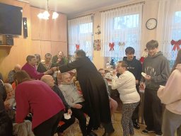 Rozdanie paczek mieszkańcom Bytomskiego Centrum Wsparcia, 23.12.2025